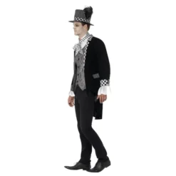 Black Hatter Naamiaisasu