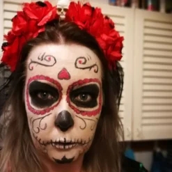 Day of the Dead Diadeemi Punaisilla Ruusuilla