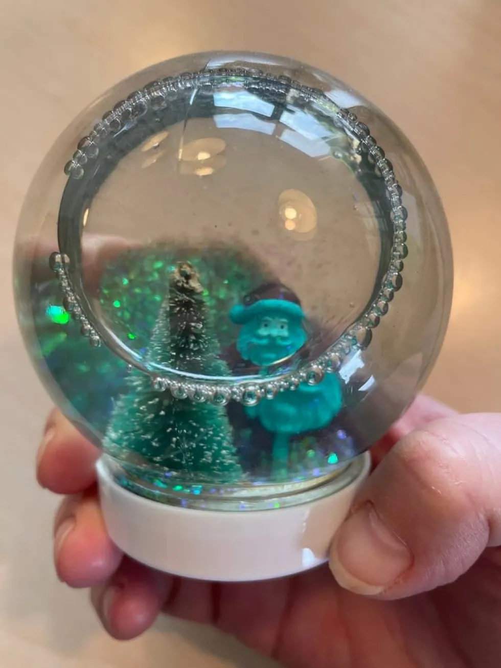 DIY Snow Globe - Tee oma lumisadepallosi