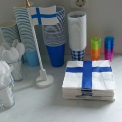 Lautasliinat Suomen Lipulla