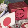 Love-häälahjalaatikko Tummanpunainen
