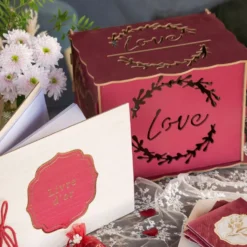Love-häälahjalaatikko Tummanpunainen