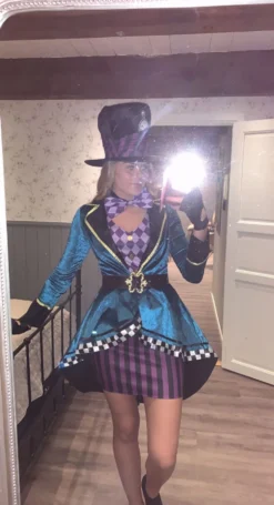 Naispuolinen Mad Hatter Deluxe Naamiaisasu