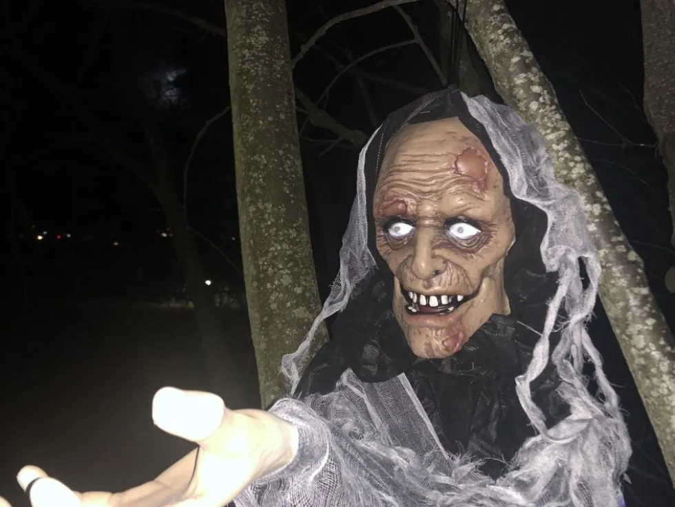 Äänellä Aktivoitava Puhuva Zombi Rekvisiitta