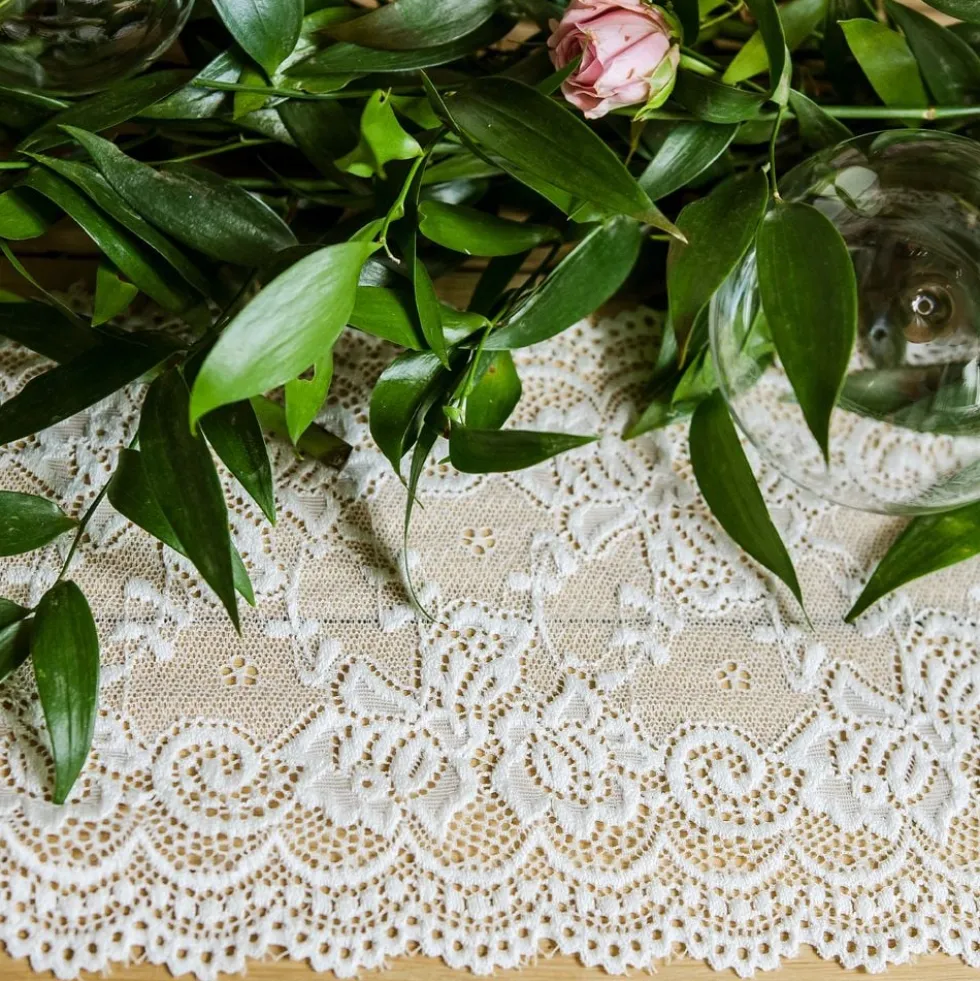 Offwhite Kukkapitsinen Koristenauha Rullassa