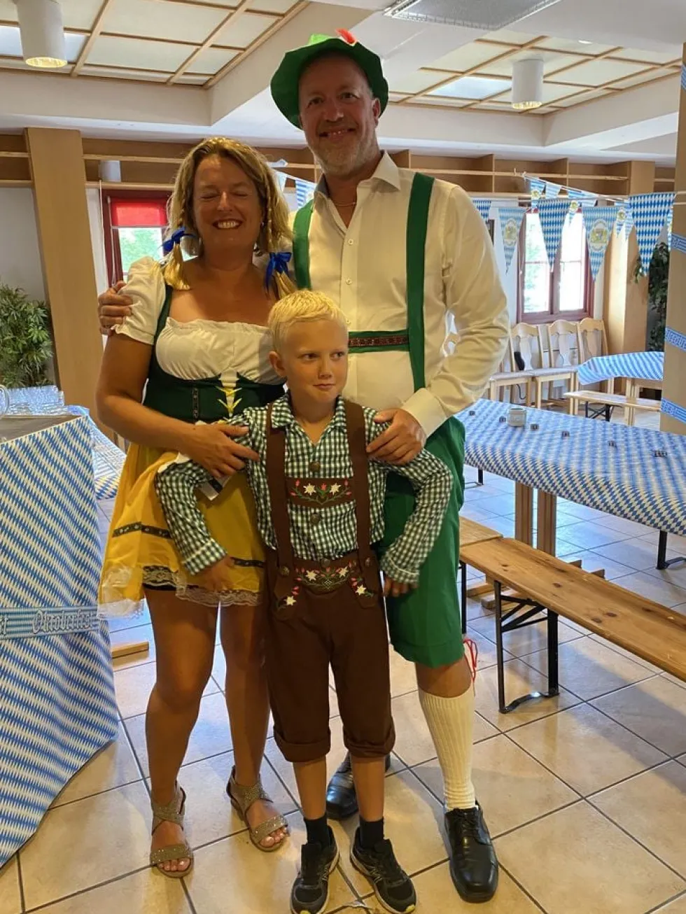 Oktoberfest Naisten Naamiaisasu