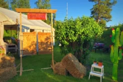 Pahvinen Saluunakyltti