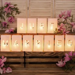Paperilyhdyt Just Married