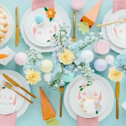 Pastellinsävyiset munanmuotoiset steariinikynttilät