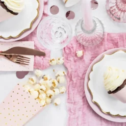 Popcornkuppeja Vaaleanpunainen Kultapilkuilla
