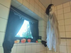 Roikkuva Kummitustyttö Loistavat Silmät Rekvisiitta