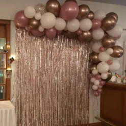 Ruusu­kultainen ilmapallokaari