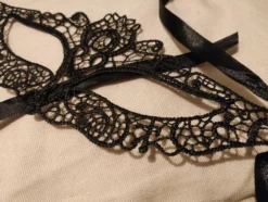 Silmänaamio Filigree Musta