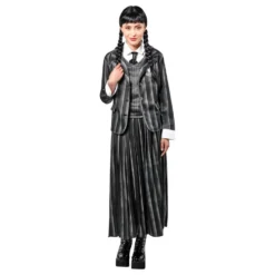 Wednesday Nevermore Academy Naamiaisasu